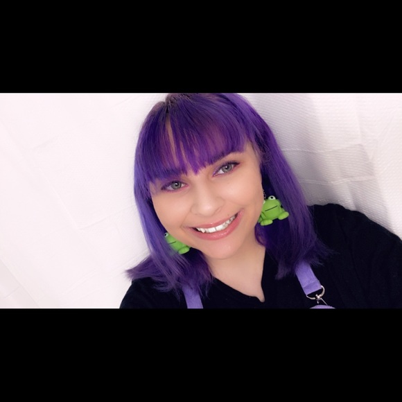 hi! I’m Jade ❤️🧡💛💚💙💜 - Picture 2 of 6